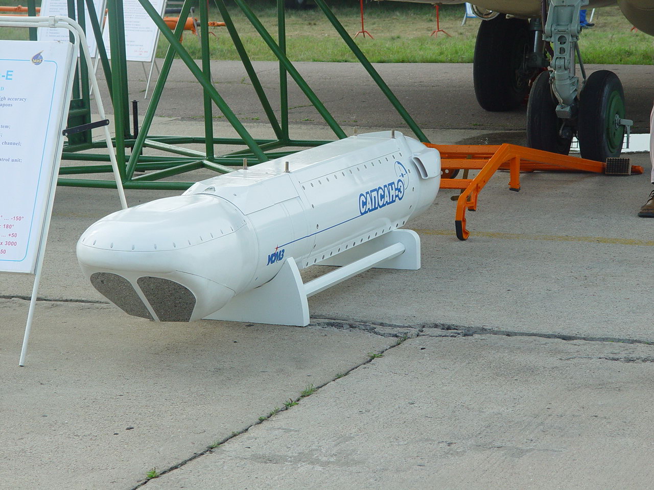 Ruski targeting pod Sapasan-E razvijen za borbene avione Su-30MK2 često se može videti pored kinesko-pakistabskog JF-17, ali i pored MiG-29.